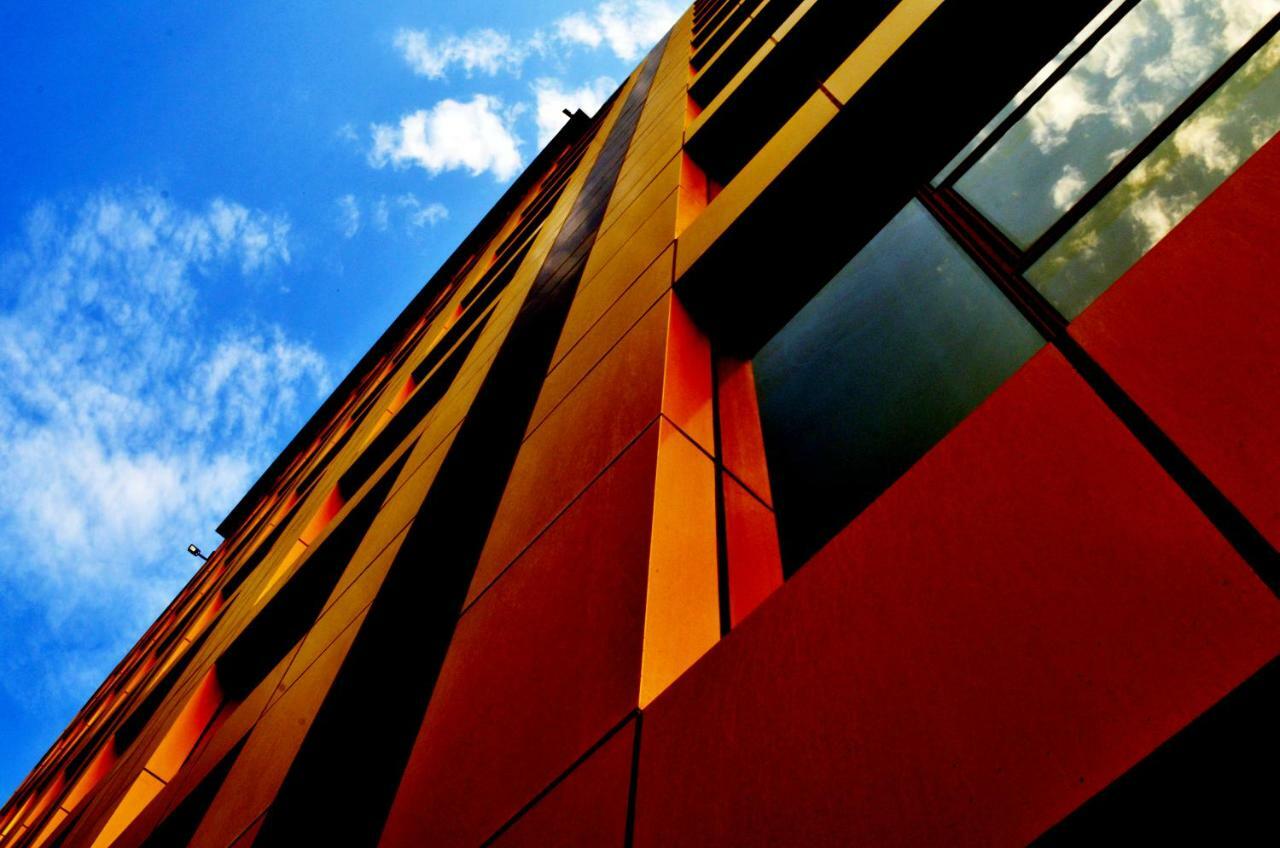 Nooh Tower Apartment Al Hidd Exterior photo