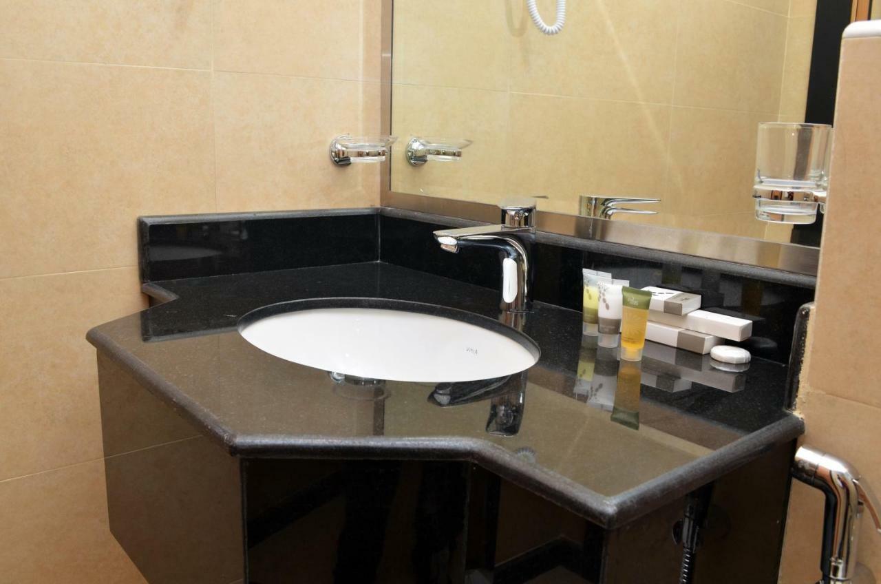Nooh Tower Apartment Al Hidd Exterior photo